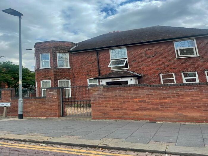 4 Bedroom End Of Terrace House To Rent In Bromham Road, Bedford, MK40