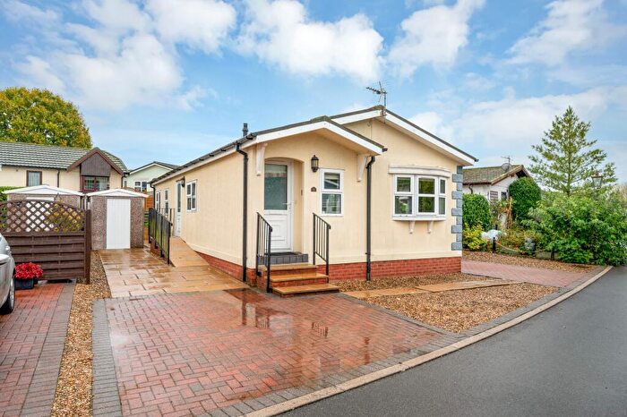 2 Bedroom Park Home For Sale In Lonsborough Gardens, Langham, LE15