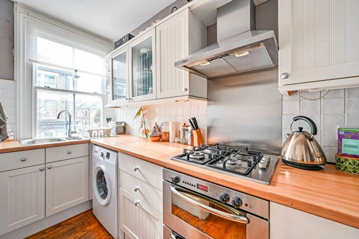 2 Bedroom Flat To Rent In Sandmere Road, Clapham, London, SW4