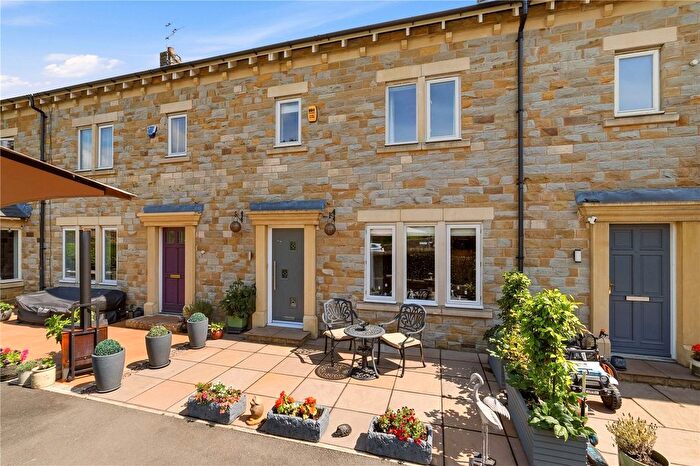 3 Bedroom Mews For Sale In Grove Street, Earby, Lancashire, BB18