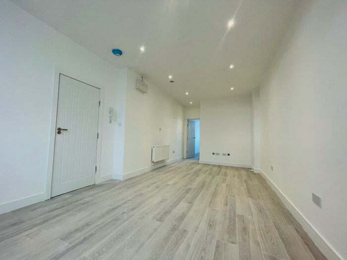 1 Bedroom Flat To Rent In Carters Green, West Bromwich, B70