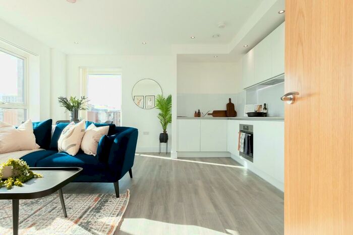 3 Bedroom Flat To Rent In Thames Road, London, E16