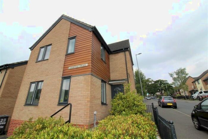 3 Bedroom Detached House To Rent In Larwood Drive, Bradford, BD10