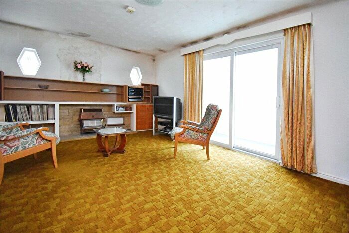 2 Bedroom Detached Bungalow For Sale In Winstone Crescent, North Baddesley, Southampton, Hampshire, SO52
