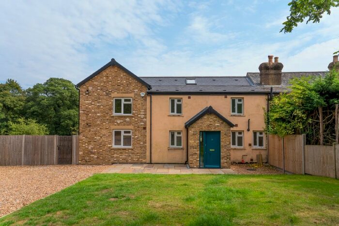 4 Bedroom Semi-Detached House To Rent In School Lane, Bricket Wood, St.Albans, AL2