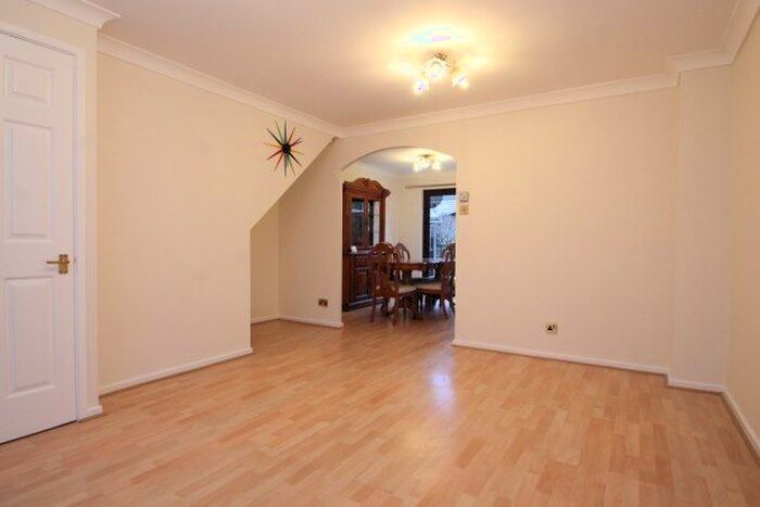 3 Bedroom Property To Rent In Gables Close, London, SE12