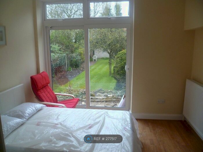 Studio To Rent In Wycombe Gardens, London, NW11