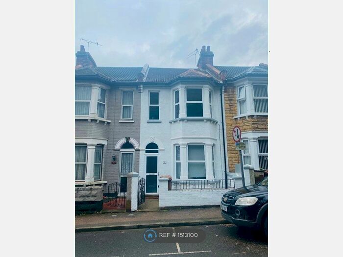 3 Bedroom Terraced House To Rent In Chatham, Chatham, ME4