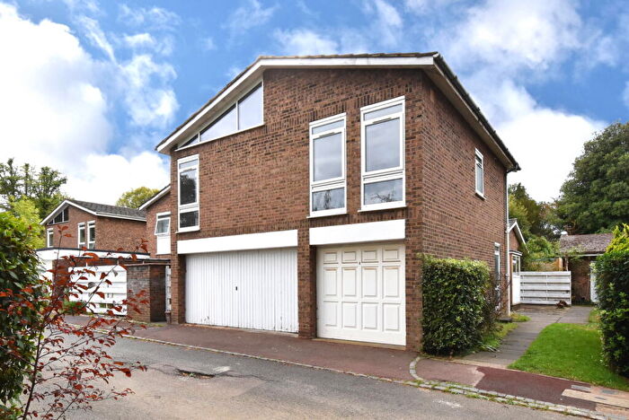 3 Bedroom Maisonette For Sale In Ryecotes Mead, Dulwich, SE21