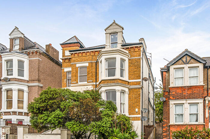 2 Bedroom Apartment For Sale In Ewelme Road, London, SE23