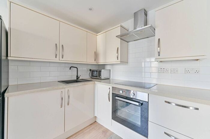 2 Bedroom Flat For Sale In New Cross Road, New Cross, London, SE14