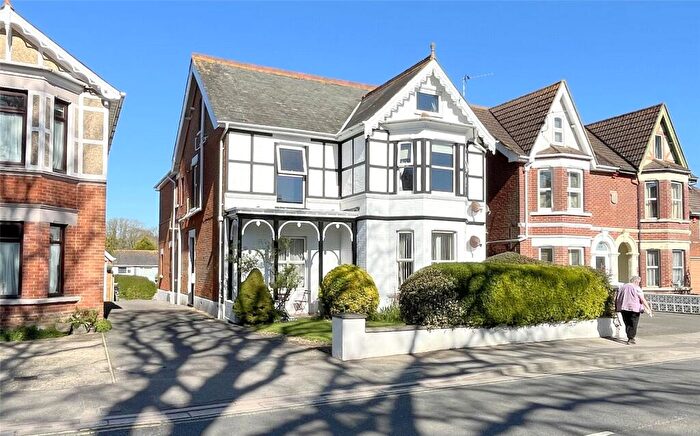 2 Bedroom Apartment For Sale In Lymington Road, Highcliffe, Christchurch, Dorset, BH23