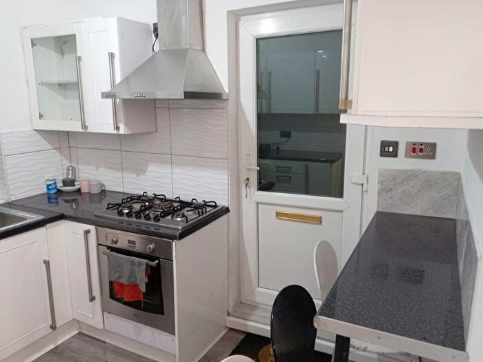 2 Bedroom Apartment To Rent In Princess Road, Manchester, M14