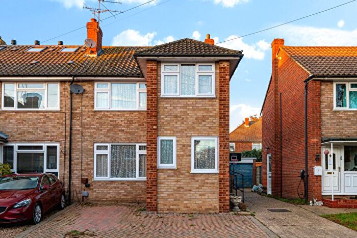 3 Bedroom Semi Detached House For Sale In Fullerton Drive, Byfleet, Surrey, KT14