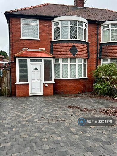 3 Bedroom Semi-Detached House To Rent In Broadway, Chadderton, OL9