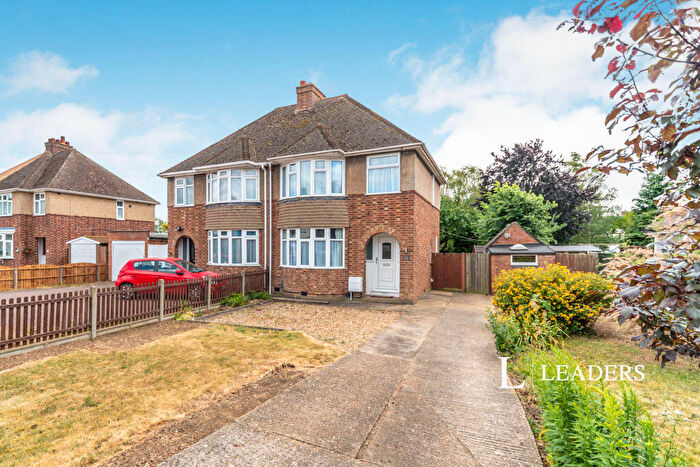 3 Bedroom Semi-Detached House To Rent In Ridge Road, Kempston, MK43