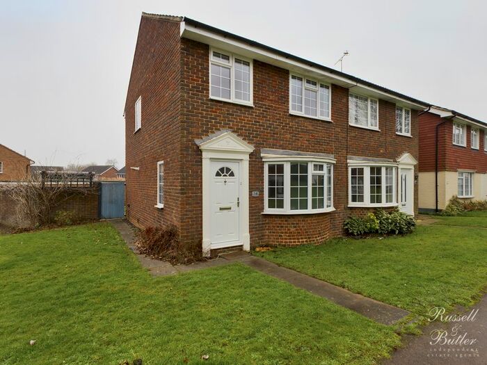 3 Bedroom Terraced House To Rent In Greenway Walk, Buckingham MK18