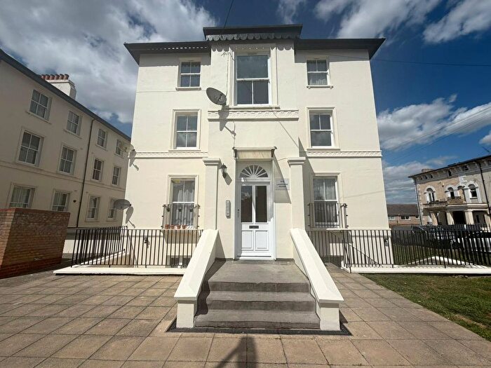 2 Bedroom Flat For Sale In Lansdowne Square, Northfleet, Gravesend, Kent, DA11