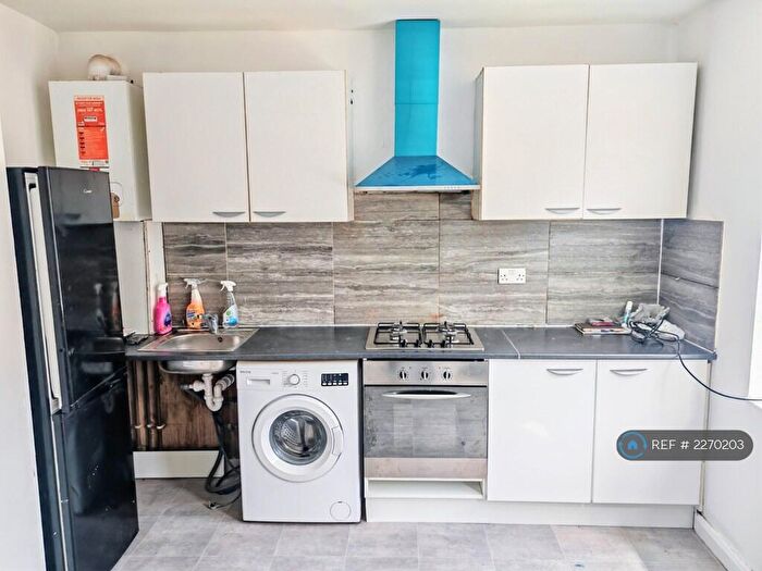 3 Bedroom Flat To Rent In Cardiff Road, Luton, LU1