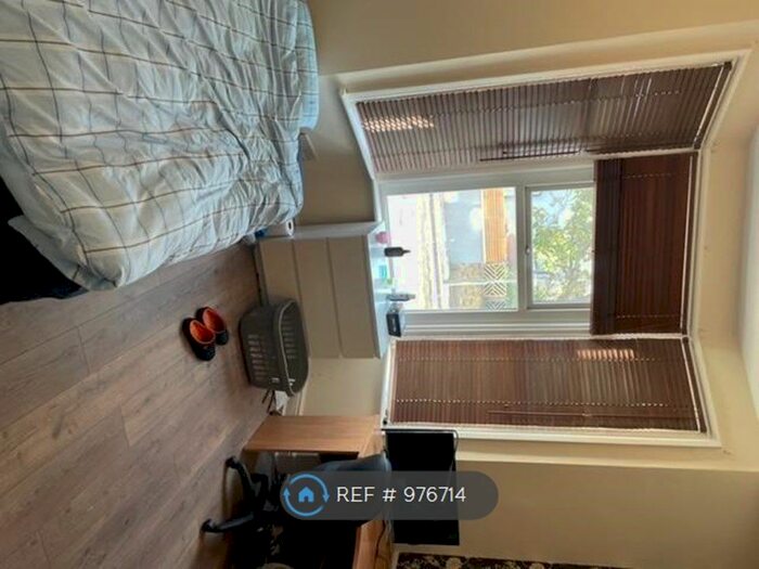 2 Bedroom Flat To Rent In Charlmont Road, London, SW17