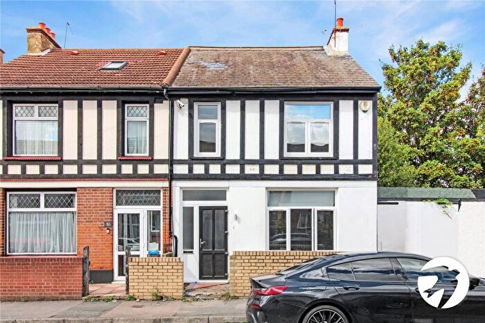3 Bedroom End Of Terrace House To Rent In Stanbrook Road, Gravesend, Kent, DA11