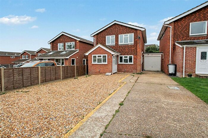 4 Bedroom Detached House To Rent In Walnut Close, Alton, Hampshire, GU34