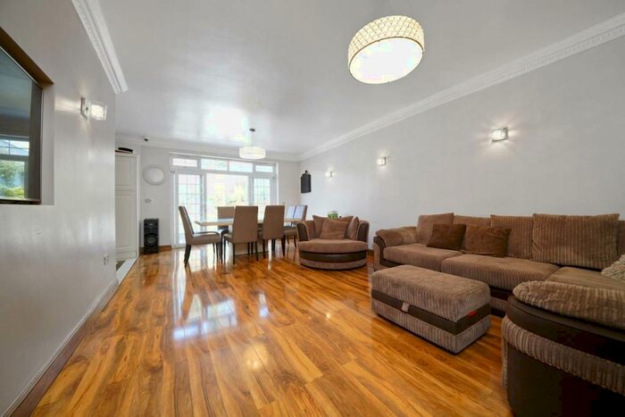 5 Bedroom Detached House To Rent In Alexander Avenue, Willesden Green, London, NW10