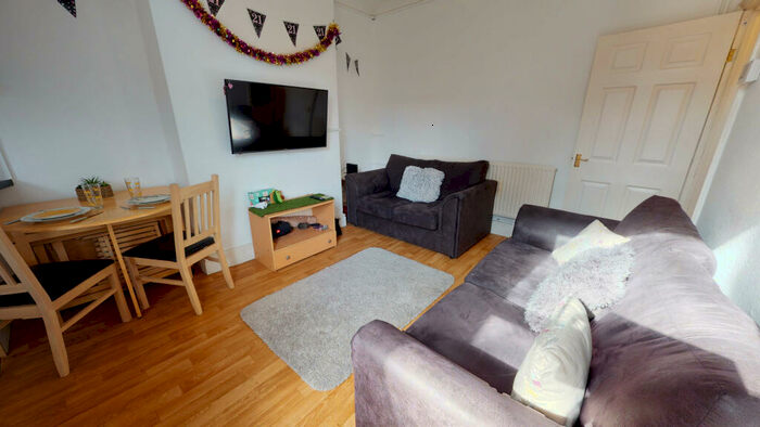 3 Bedroom Terraced House To Rent In Peel Street | Student House | /, LN5