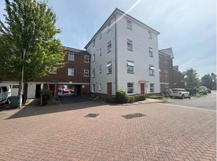 2 Bedroom Flat To Rent In Locks Yard, Headcorn, TN27