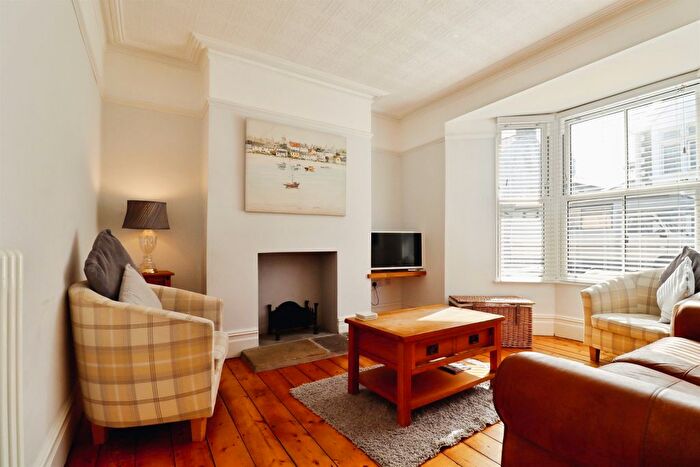 3 Bedroom End Of Terrace House For Sale In New Road, Porthcawl, CF36