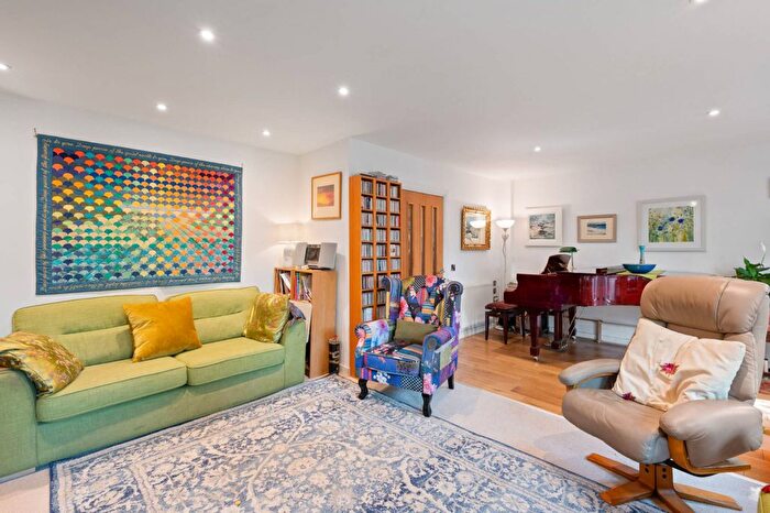 5 Bedroom Semi-Detached House For Sale In Ravenscroft Gardens, Edinburgh, EH17
