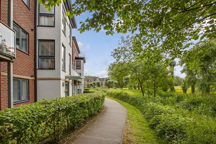 2 Bedroom Apartment For Sale In Bartlett Crescent, High Wycombe, HP12