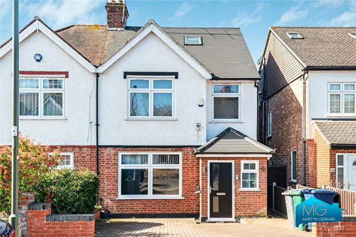 4 Bedroom House To Rent In Courthouse Gardens, Finchley, London, N3