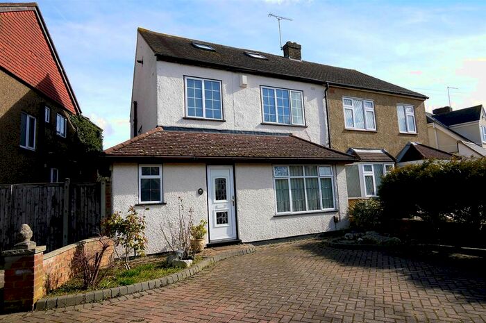 4 Bedroom Semi-Detached House To Rent In Millcrest Road, Goffs Oak, Waltham Cross, EN7