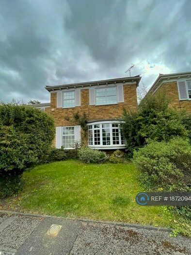 4 Bedroom Detached House To Rent In Cotswold Close, Kingston Upon Thames, KT2