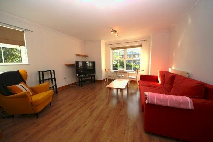 2 Bedroom Flat To Rent In Skerne Walk, Kingston Upon Thames, KT2