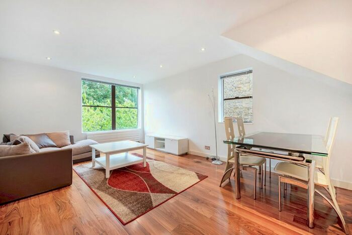 2 Bedroom Flat To Rent In The Chase, London, SW4