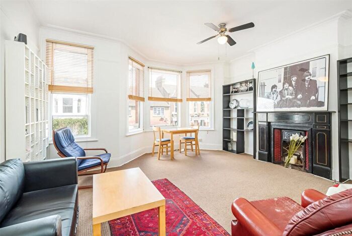 2 Bedroom Flat For Sale In Bathurst Gardens, Kensal Rise, London, NW10