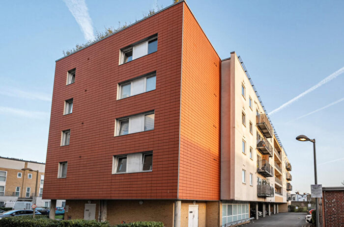 2 Bedroom Apartment For Sale In Flint Close, Stratford, London, E15