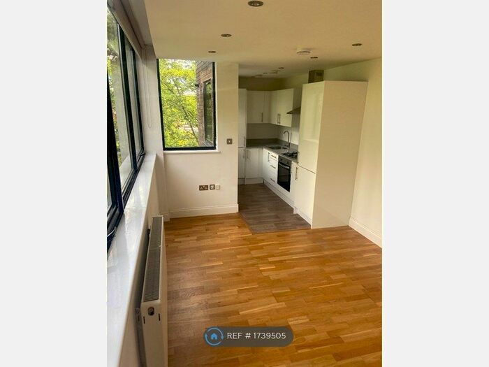 1 Bedroom Flat To Rent In Circle House, Urmston, Manchester, M41