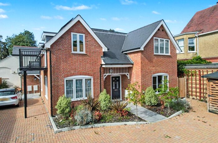 2 Bedroom Flat For Sale In Eggars Hill, Aldershot, Hampshire, GU11