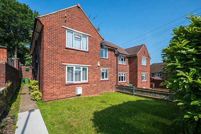 2 Bedroom Maisonette For Sale In Marden Crescent, Bexley, Kent, DA5