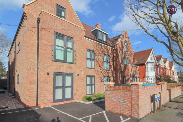 2 Bedroom Flat To Rent In The Avenue, Watford, WD17