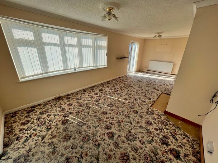 2 Bedroom Detached Bungalow For Sale In Lake Avenue, Loscoe, Heanor, DE75