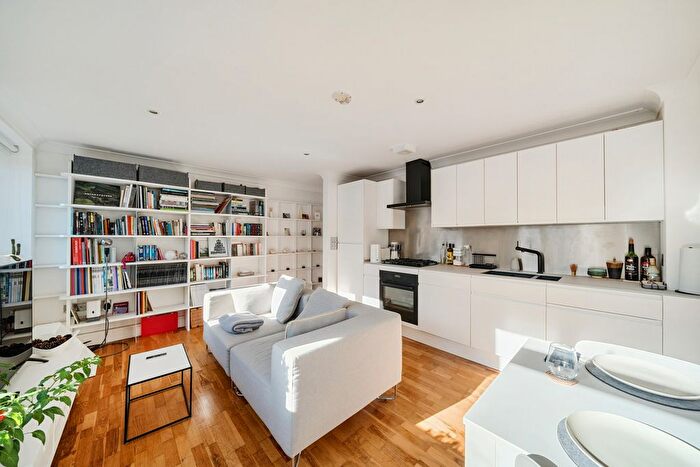 1 Bedroom Flat For Sale In Gibbon Road, Peckham, London, SE15