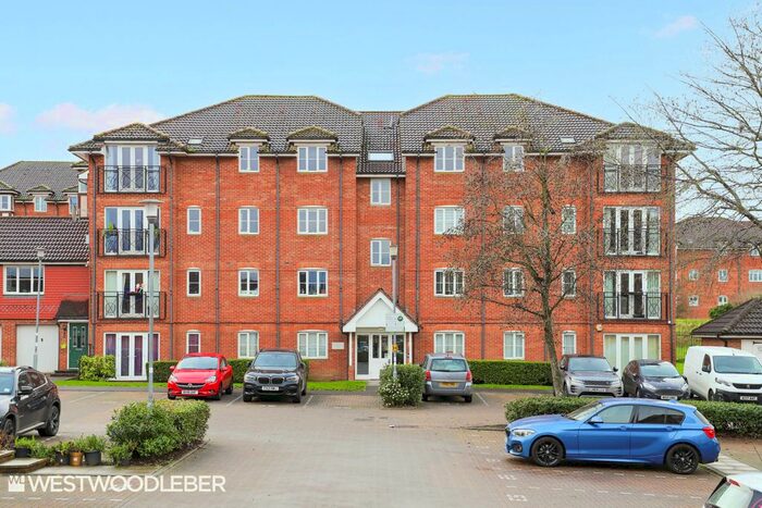 2 Bedroom Flat To Rent In Yukon Road, Broxbourne, EN10