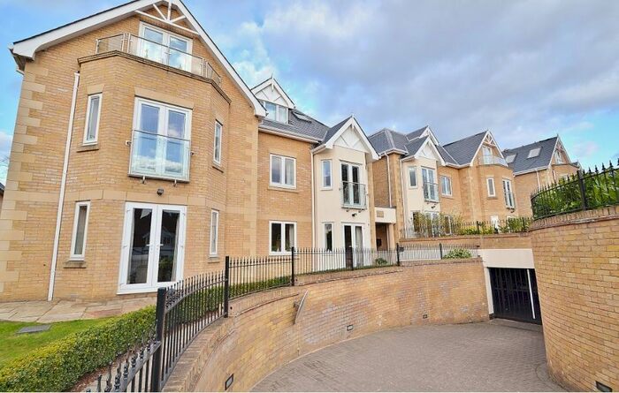 2 Bedroom Flat To Rent In Slades Hill, Enfield, EN2