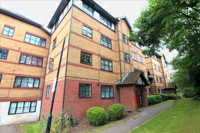 Flat To Rent In Somerset Gardens, White Hart Lane, Tottenham, London, N17