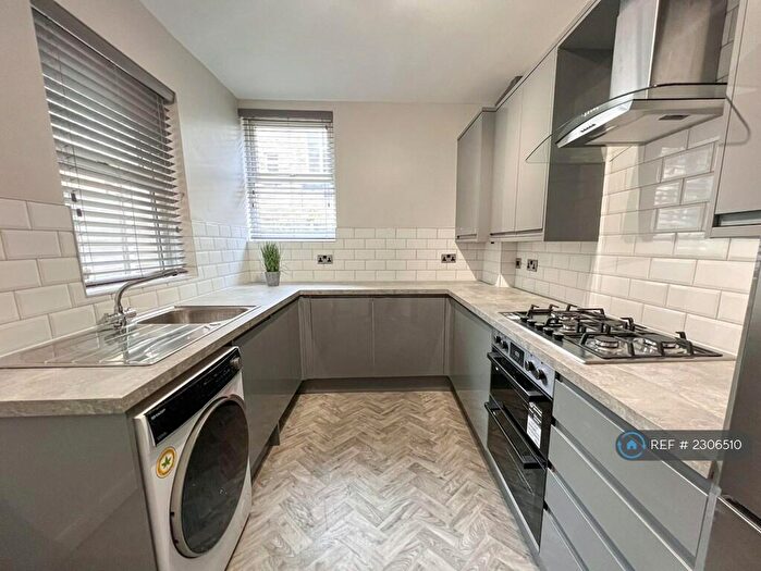 6 Bedroom End Of Terrace House To Rent In Holland Place, Sheffield, S2