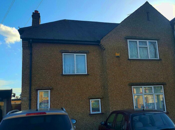 4 Bedroom Semi-Detached House To Rent In Cromwell Road, Hounslow, TW3